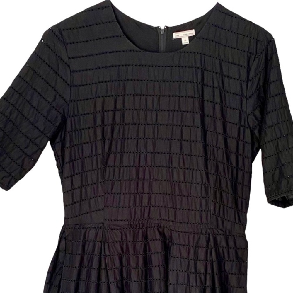 GAP Eyelet Dress Fit & Flare Short Sleeve Round Neck Lined Black Women Size 10 - Picture 3 of 16